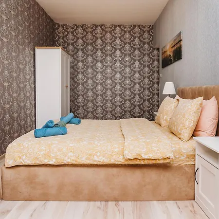 Apartment Old Town Private Room, Shared Bath - D *