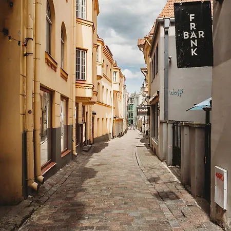 Old Town Private Room, Shared Bath - D *