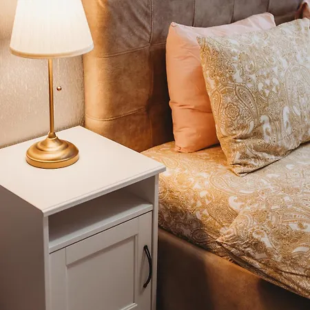 Old Town Private Room, Shared Bath - D Apartment *