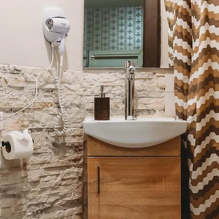 Apartman Old Town Private Room, Shared Bath - D *