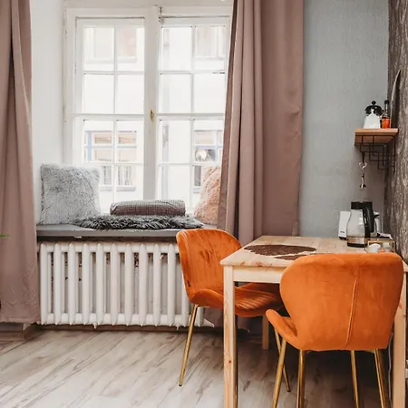 Apartment Old Town Private Room, Shared Bath - D *