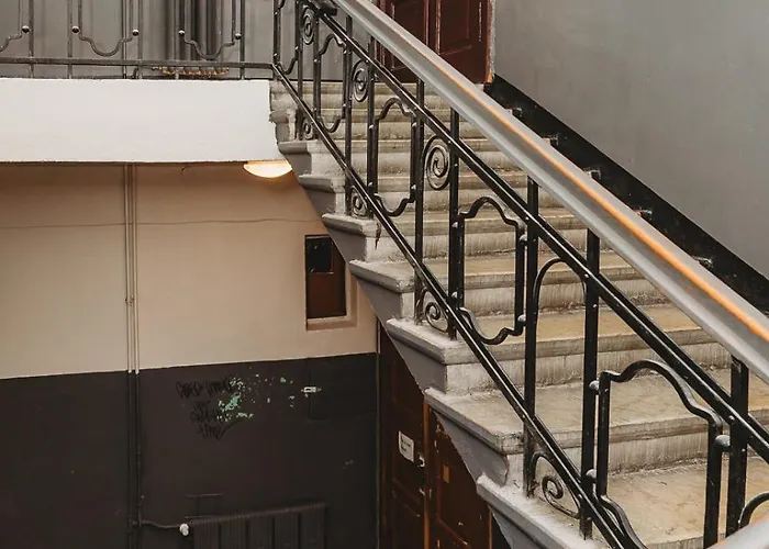 Old Town Private Room, Shared Bath - D *