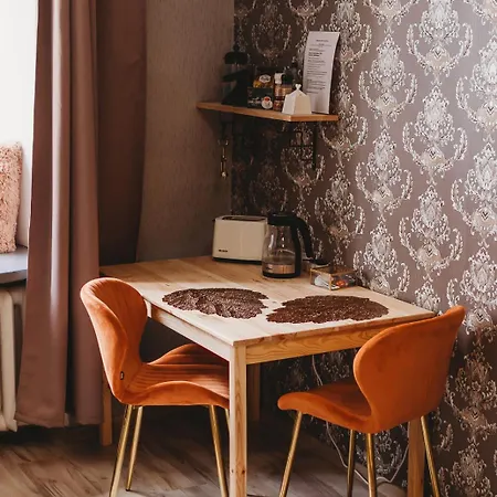 Old Town Private Room, Shared Bath - D * טאלין