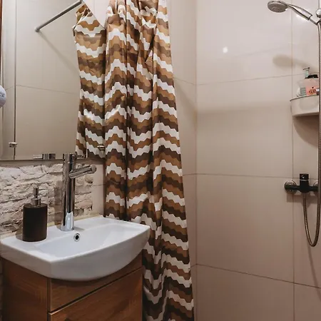 Old Town Private Room, Shared Bath - D * טאלין
