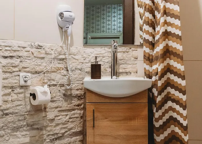 Apartment Old Town Private Room, Shared Bath - D *