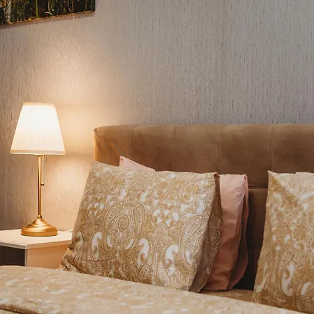 Old Town Private Room, Shared Bath - D Appartement